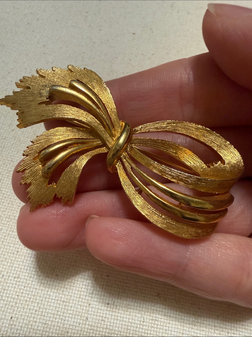 Vintage J.J. Jewelry Gold-Tone Bow Brooch